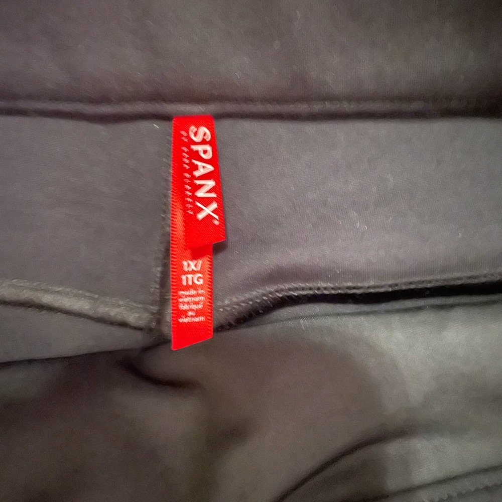 Spanx nylon pants. No sign of wear.  Back pockets. Crop leg.